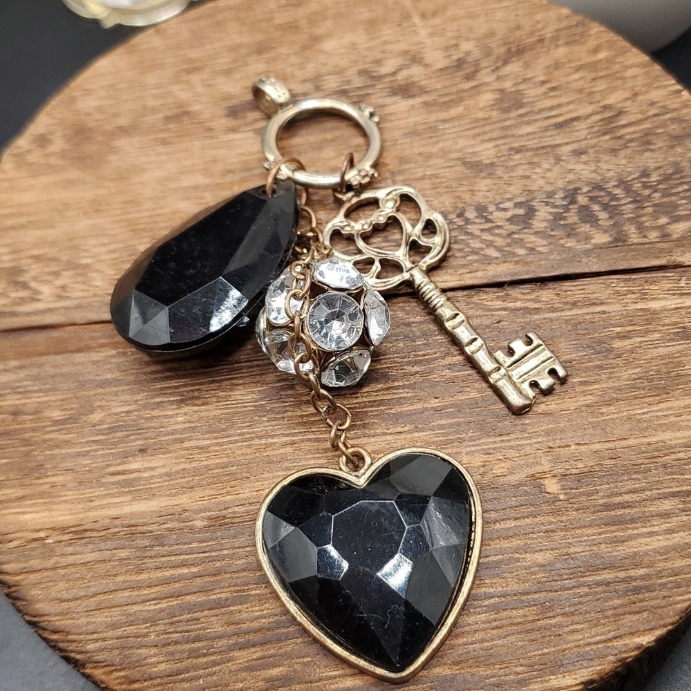Gorgeous chunky black faceted heart and key pendant